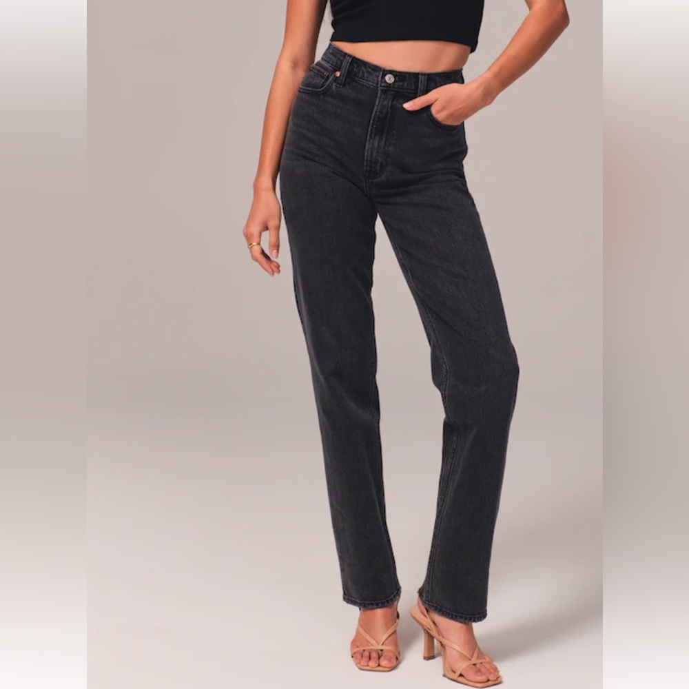 Abercrombie & Fitch The 90s Ultra High Rise Straight Jean